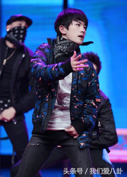 朱正廷蔡徐坤超甜对视害羞,朱正廷蔡徐坤高甜瞬间