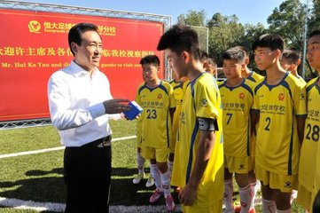 按足球规律办事和非常规重症猛药，哪一个更能拯救中国足球