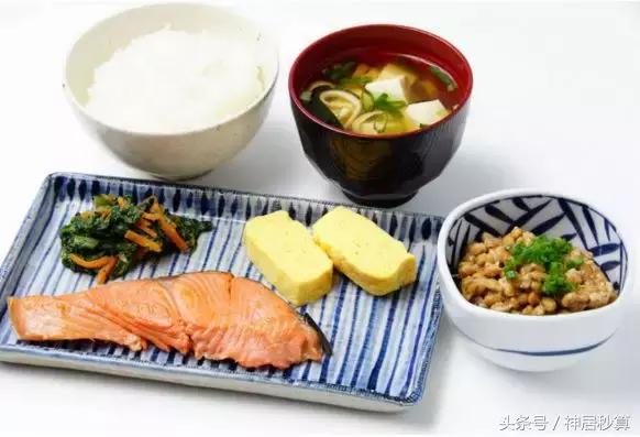 在日本吃一顿饭要花多少钱,日本一个月吃饭花销多少