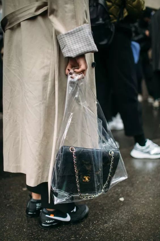 大半个时尚圈都在穿什么单品,半个时尚圈都在穿的泰迪熊外套