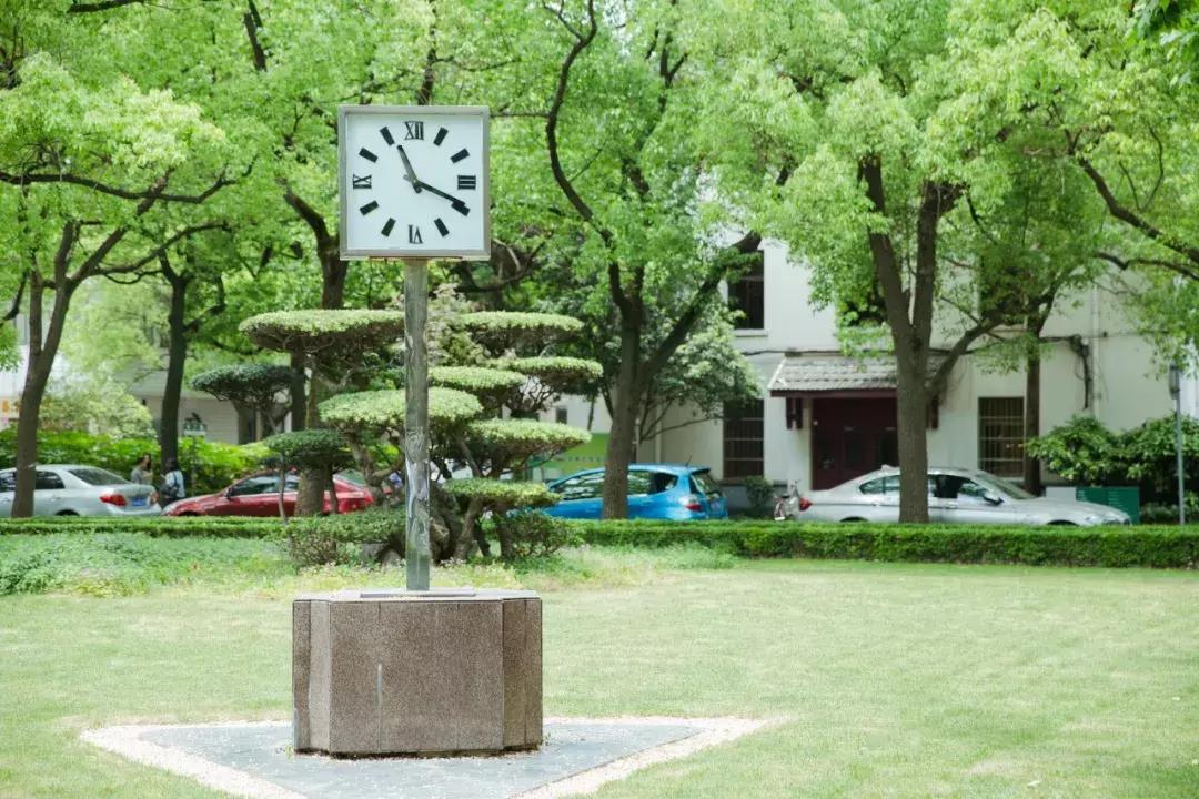 上大学户口转为非农了怎么转回去,关于大学户口迁与不迁