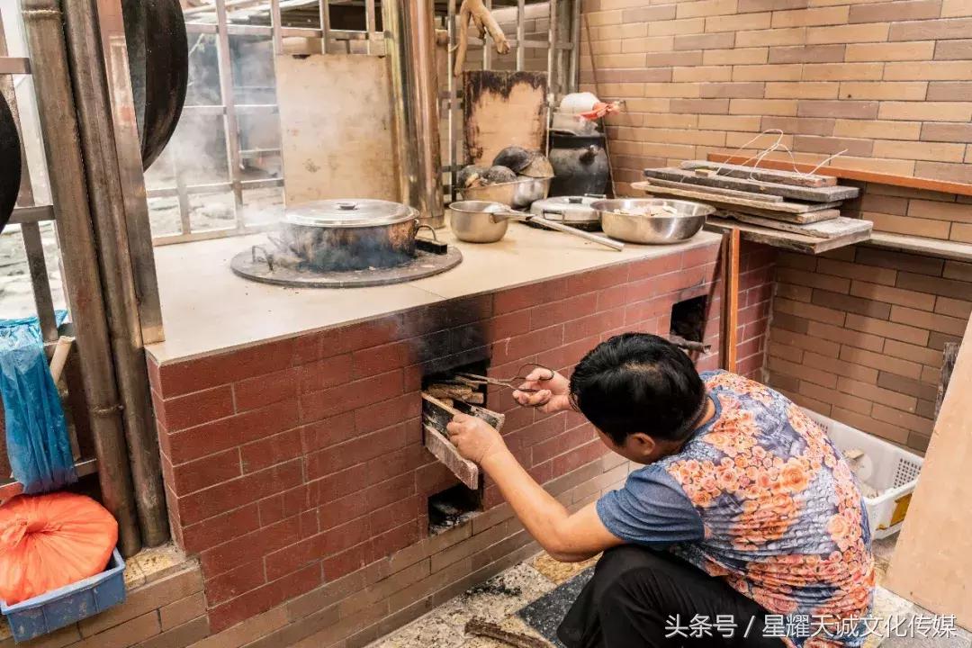 广东顺德正宗龟苓膏,顺德黄老太龟苓膏做法