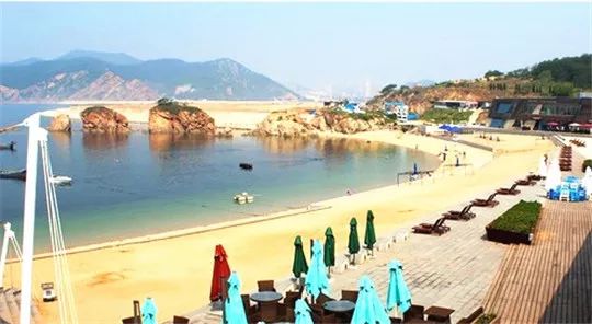 踏浪看海享用阳光沙滩海浪,玩遍海边