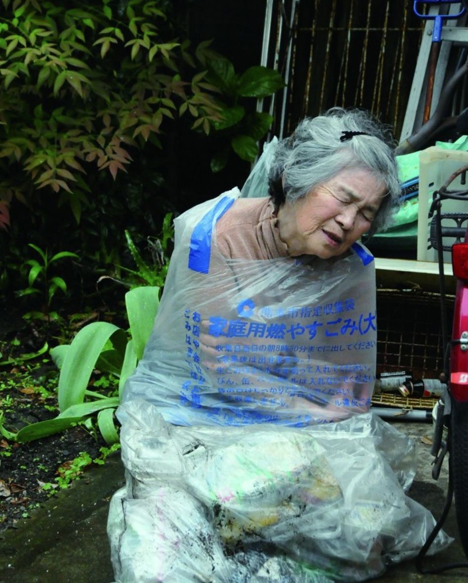 日本老奶奶搞笑摄影,九十多岁的日本奶奶摄影