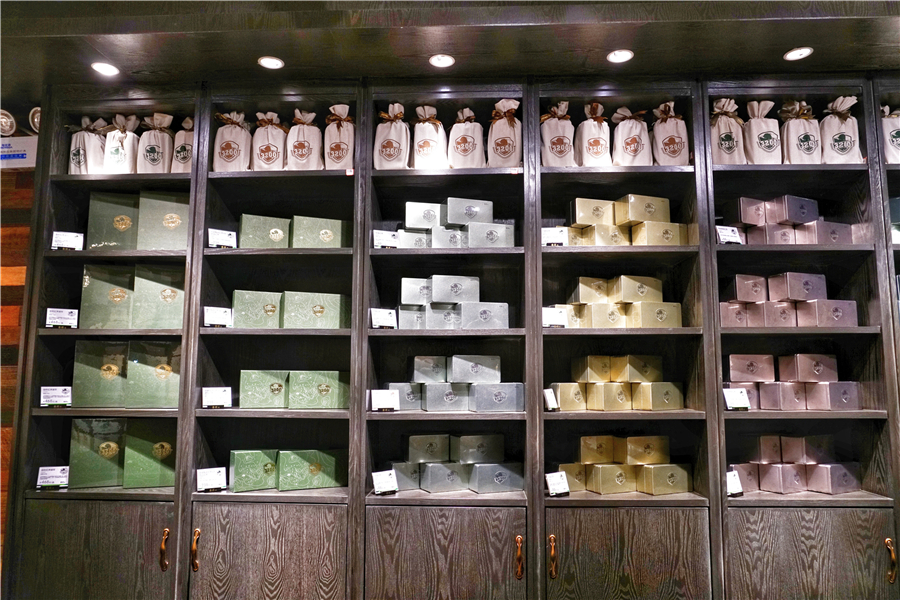 丽江安静的列车上享用着慢生活,丽江慢生活视频