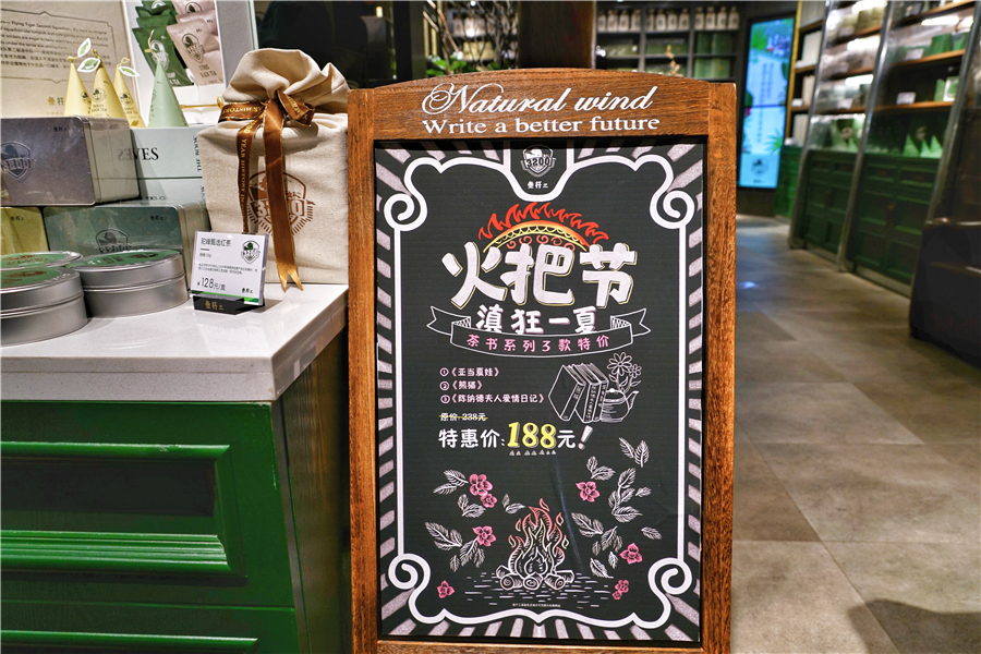 丽江安静的列车上享用着慢生活,丽江慢生活视频