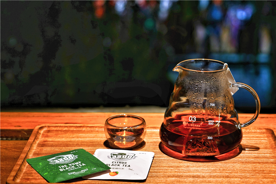 丽江安静的列车上享用着慢生活,丽江慢生活视频