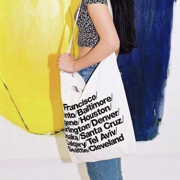 年轻人背帆布包,上班族背便宜的帆布包丢人吗