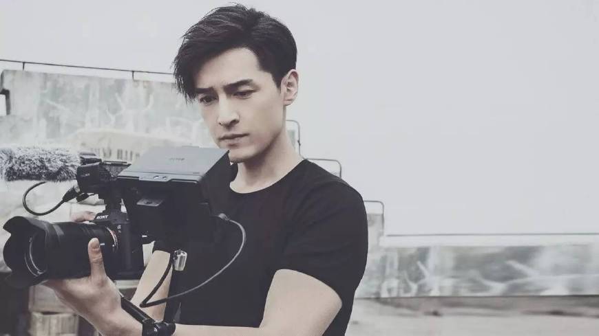 胡歌朱一龙蔡徐坤同台,胡歌发微博微博之夜朱一龙