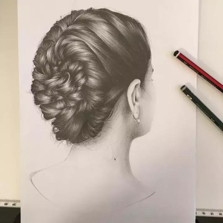 柔顺的长发很容易引人遐想，一起来看看画师笔下的头发如何表现