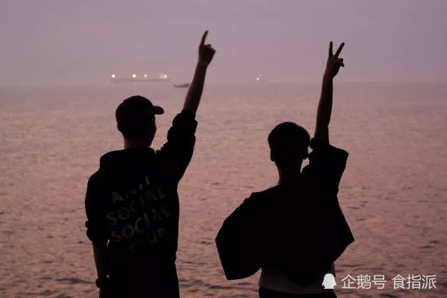 七夕异地情侣视频合照,现实生活中牛郎织女的视频