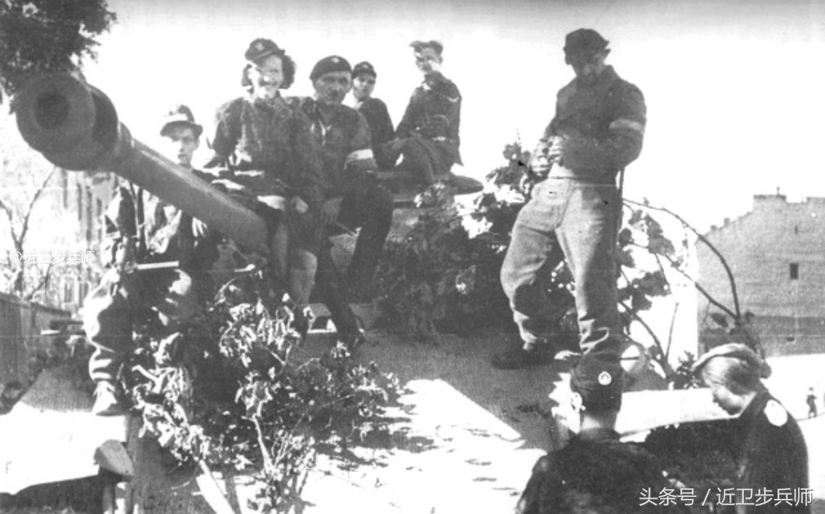 穿德军军服开三轮摩托,穿德军军服去以色列