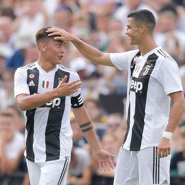 足坛令人难忘的画面,足坛温情瞬间合集