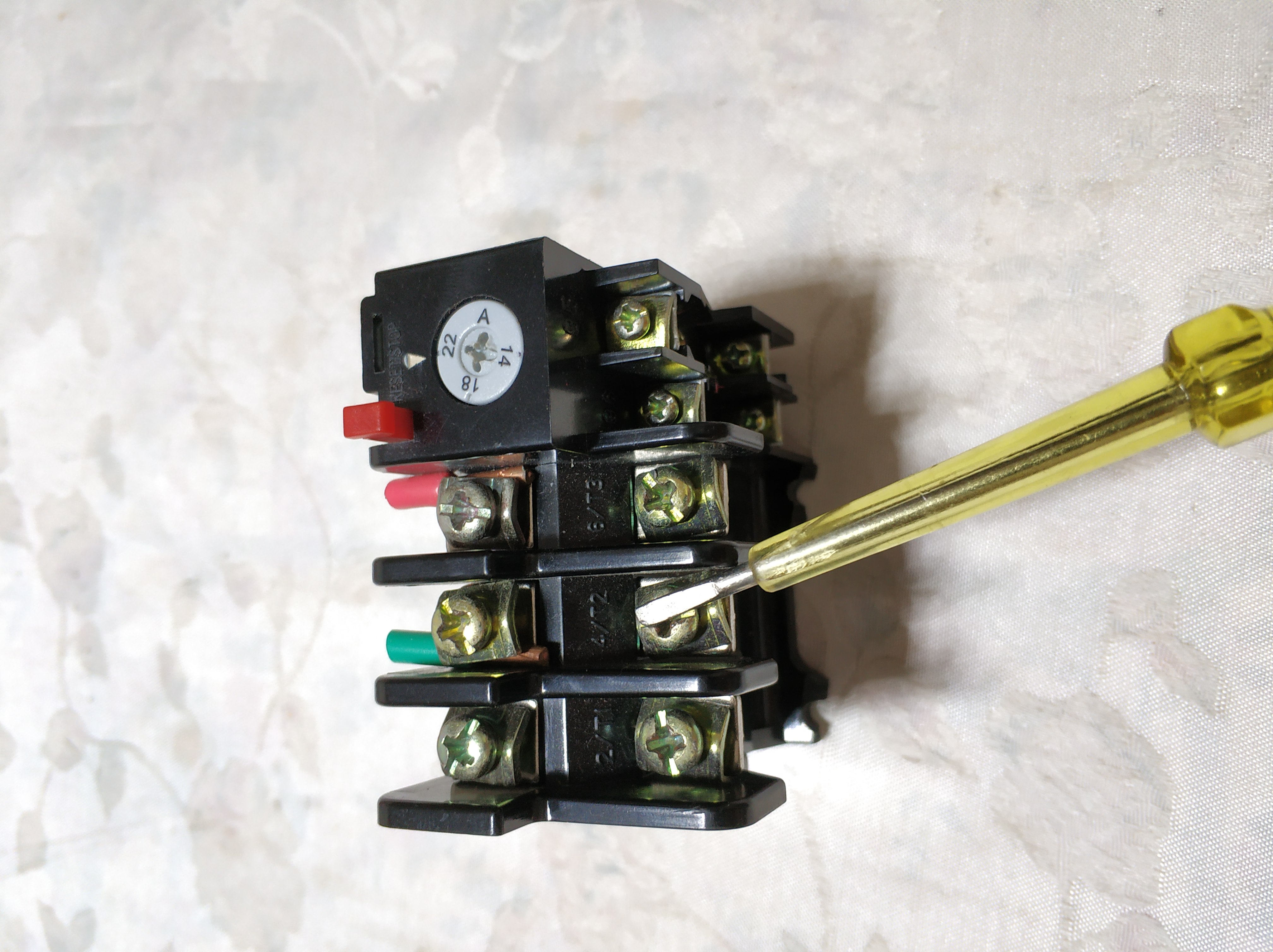 万用表怎么测热继电器好坏,万用表怎么测量热继电器的好坏