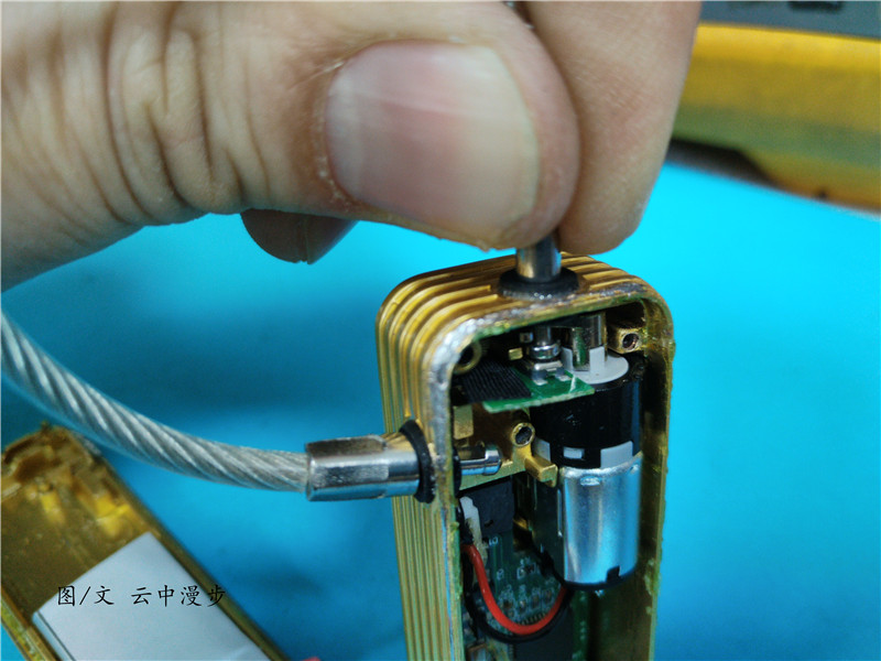 指纹触摸，老司机开车上路就喜欢这姿势