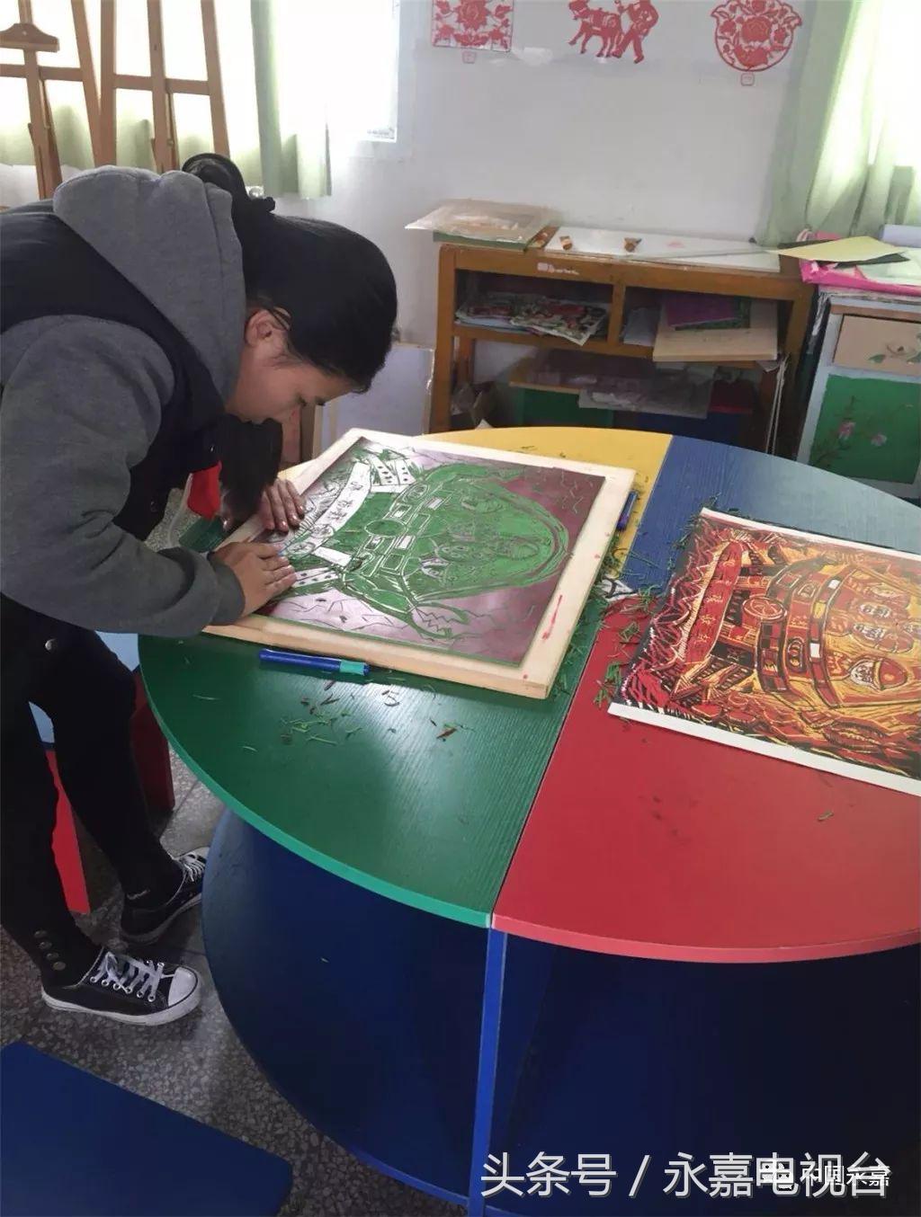 永嘉这位小女孩凭借一幅科幻画，一路过关获国家级一等奖！