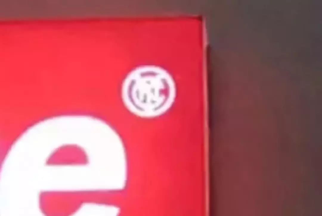 终于摆脱代购，国内第一家Spureme落户深圳！