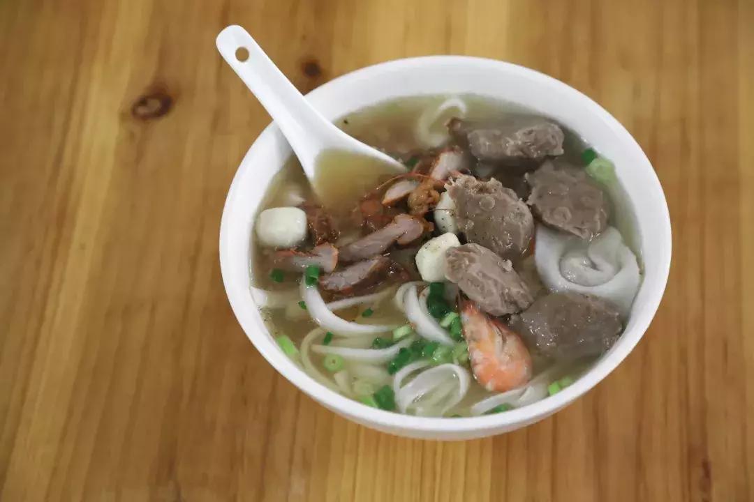 438元住*海湾红**海边酒店！豪享海鲜大餐、快艇出海、撒网打鱼等等