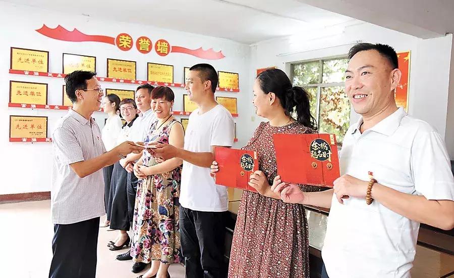 庆贺金榜题名时贺词,高考上岸金榜题名共庆贺