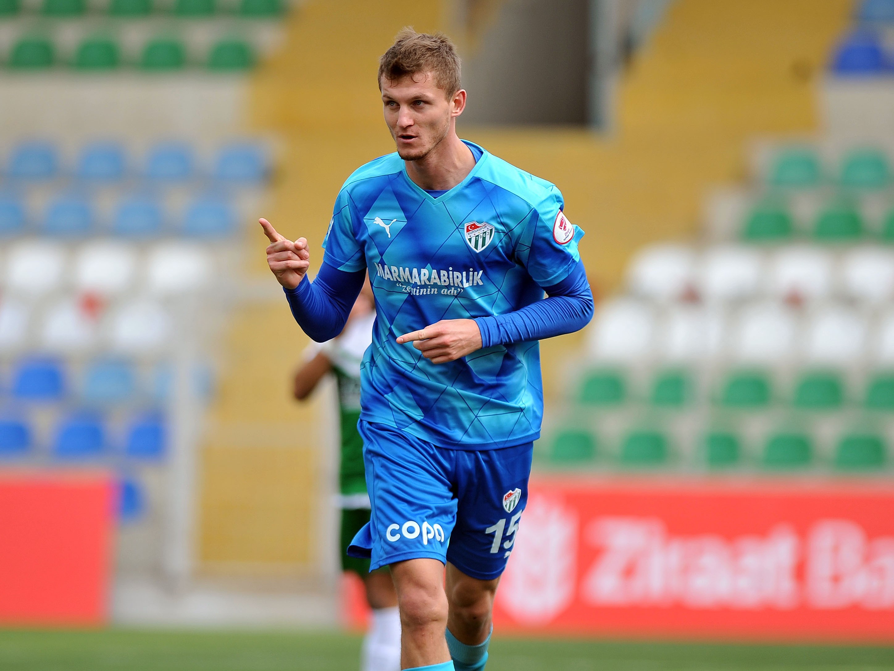 捷克前著名国脚,捷克国家队前锋