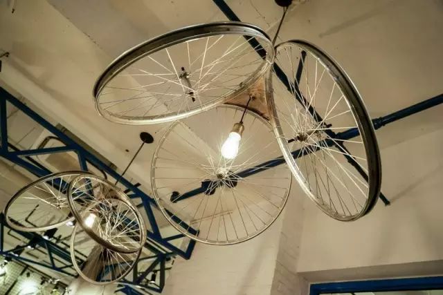 消失多年的永久牌自行车开了家咖啡馆，复古风格勾起无数网友情怀