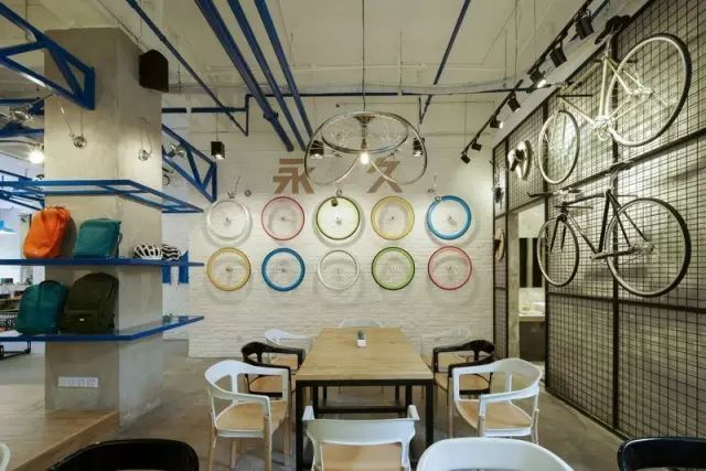 消失多年的永久牌自行车开了家咖啡馆，复古风格勾起无数网友情怀