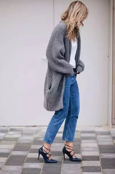 毛衣小香风外套怎么搭配最好看,杏色毛衣过膝长裙搭配什么外套