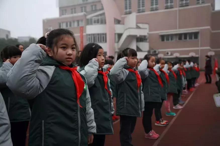开学穿校服怎么办,开学如何整顿夏天校服