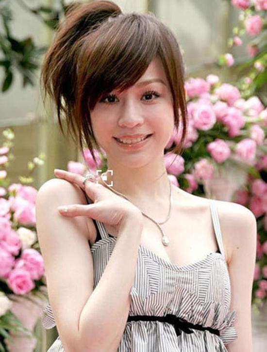 昔日女神王心凌现身被吐槽脸垮了,王心凌官方回应怼粉