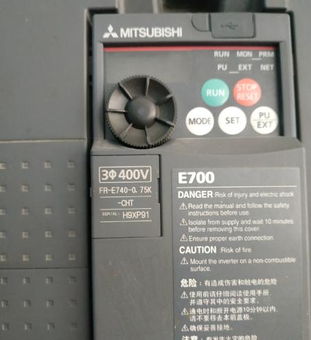 怎么用变频器控制电机正反转,变频器控制电机正反转怎样操作