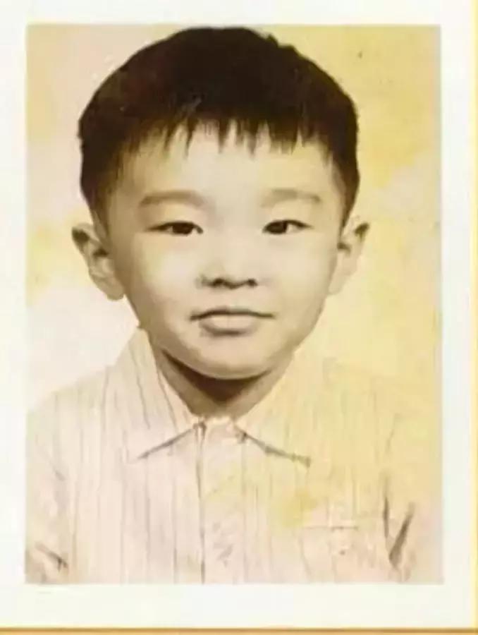 周星驰为了一个机会苦苦等十年,周星驰老了满头白发