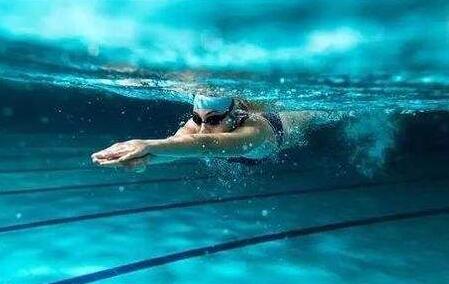 潜水教学初学者如何学习蝶泳,学潜水视频教程初学者入门技巧
