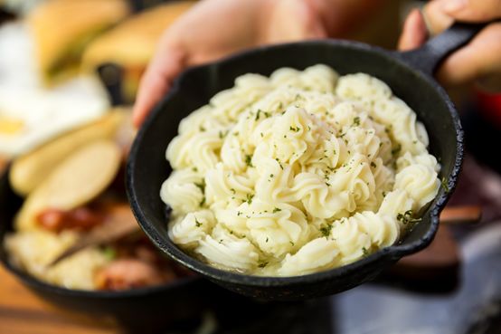 集会当然少不了的美食,聚餐少不了什么