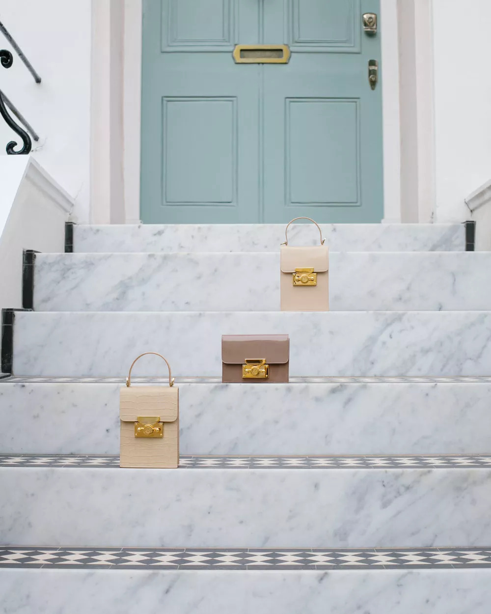 英伦风背什么包,好奇时髦精们今年都在背什么包