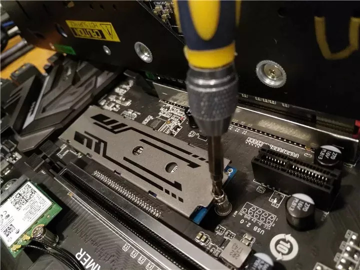 ssd固态硬盘怎么安装,ssd固态硬盘安装教程图解