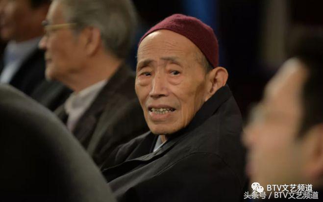 朱旭怀念老爷子在舞台上,演员朱旭逝世