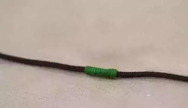 文玩手串串珠怎么打结,文玩手串水晶弹力绳子打结方法