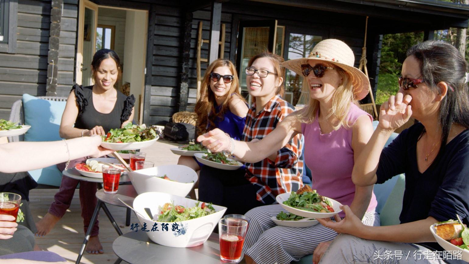 日消费4500的女人岛：拒绝男人和烟酒，拥有1万名美女会员