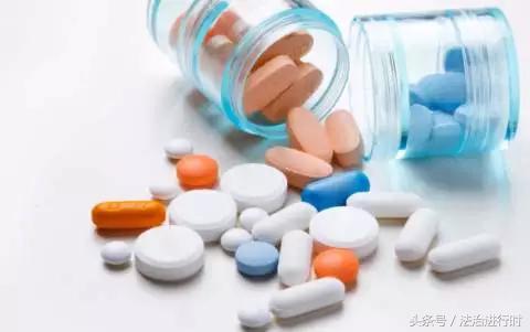 V早报：乘客专车内喝到尿滴滴：司机方便后未处理