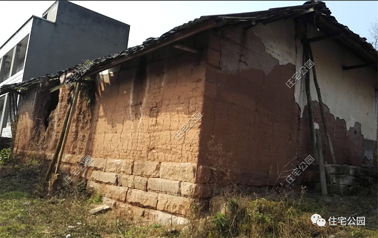 农村人养老还是一层好，四川小伙28万为父母建三合院，美到没邻居