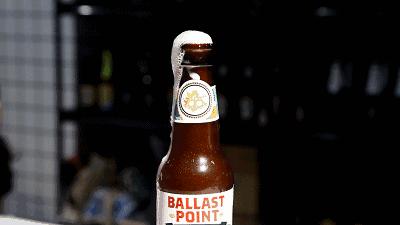 夜场界地震了！观音桥新开一家奇葩酒吧，整条街的风头都被它抢了