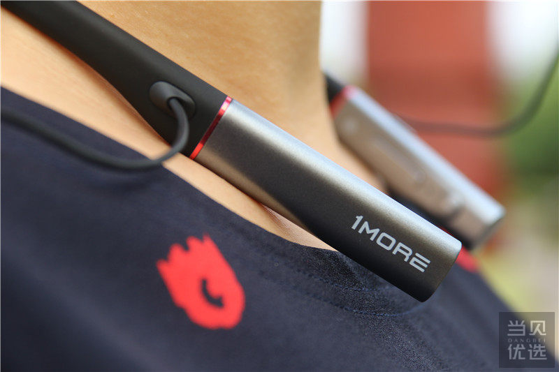 1more蓝牙无线耳机使用方法,1more无线蓝牙耳机使用方法
