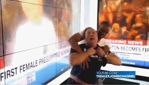 美国人智商欠费，川普带头追捧这个网红，结果全被骗