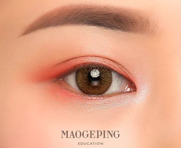 眼妆怎么画显大又干净日常,眼妆这样画瞬间放大眼睛2倍