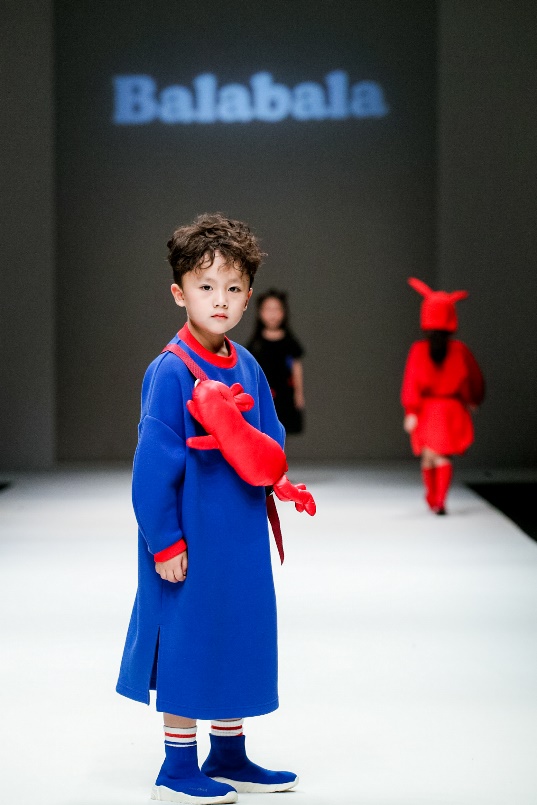 巴拉巴拉迪士尼t恤唐老鸭,巴拉巴拉唐老鸭羽绒服深蓝