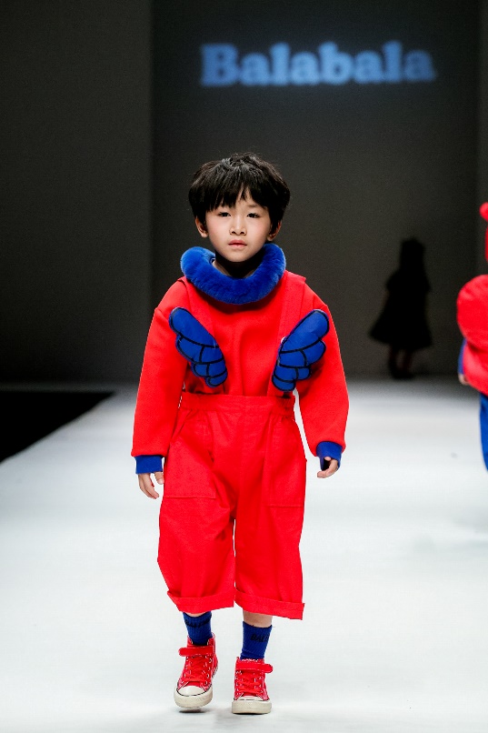 巴拉巴拉迪士尼t恤唐老鸭,巴拉巴拉唐老鸭羽绒服深蓝