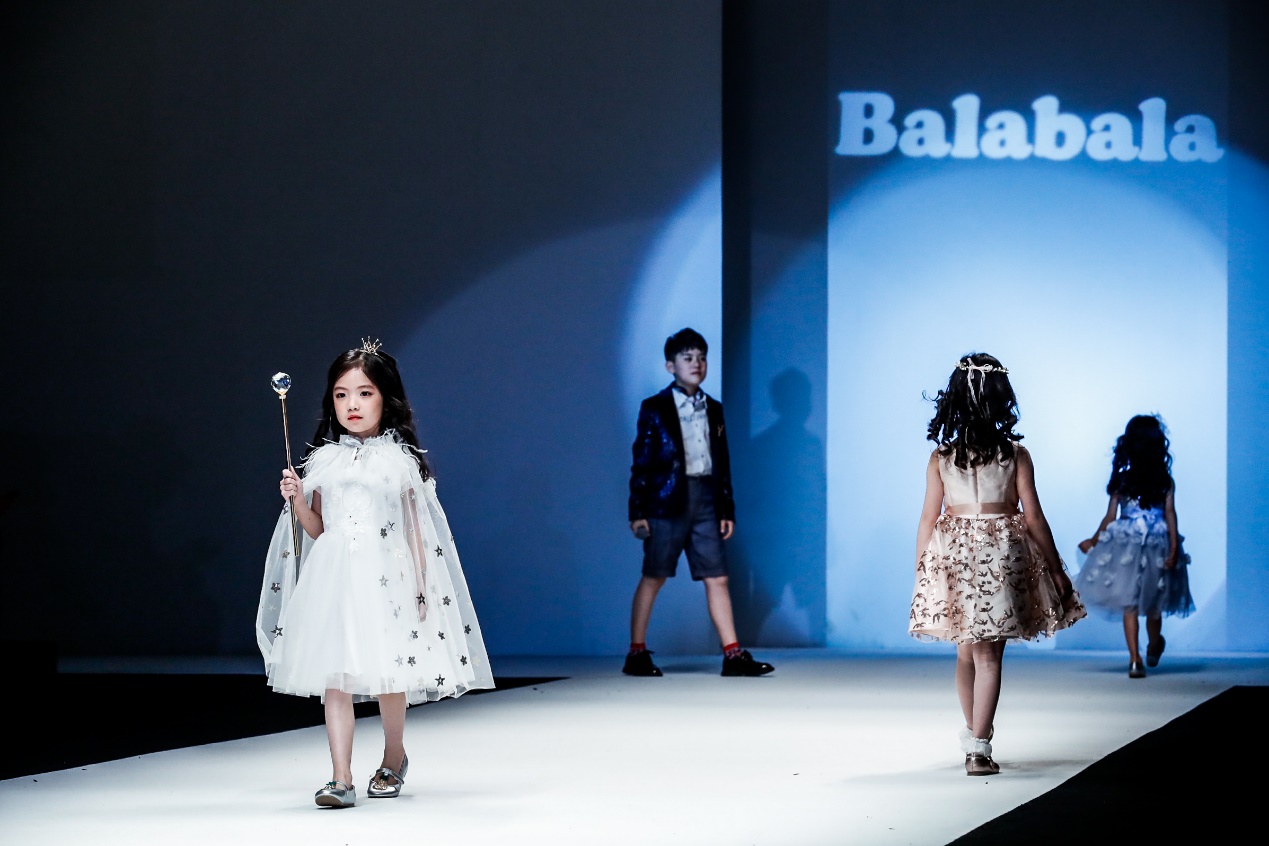 巴拉巴拉迪士尼t恤唐老鸭,巴拉巴拉唐老鸭羽绒服深蓝