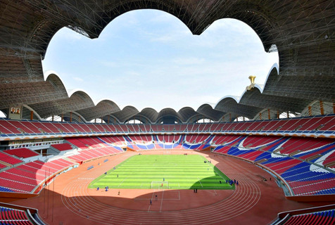 这个体育馆大约能容纳多少人,大型团体操表演新体育中心