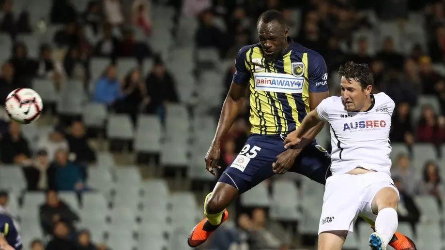 星周刊｜为梦想鼓掌！踢足球的飞人博尔特