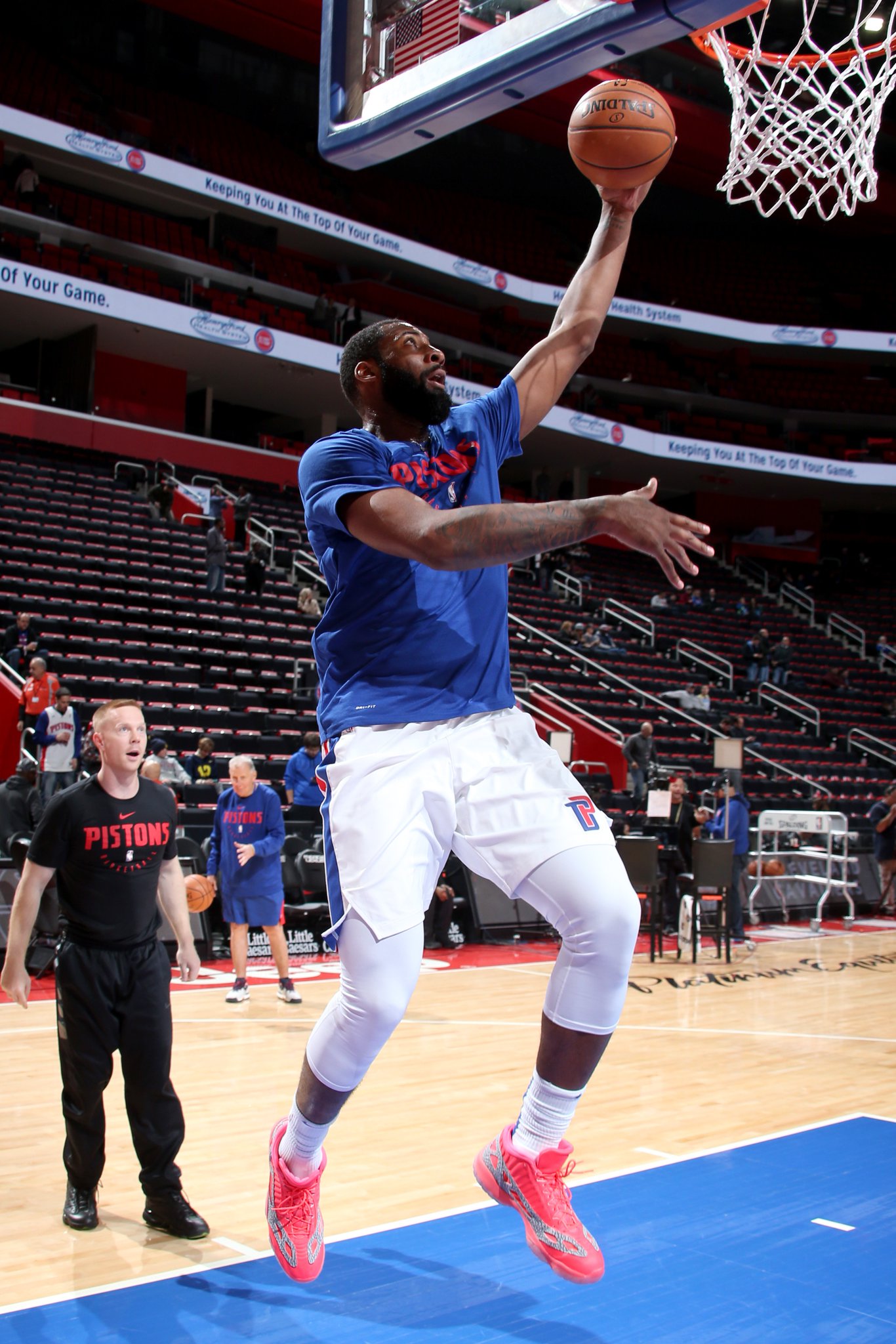 今日nba上脚球鞋欧文,今日nba球鞋上脚精选新浪看点